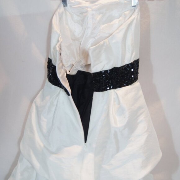 Sherri Hill White Strapless Ruffle High Low Gown Black Sequin Belt Size 4 - Picture 8 of 8